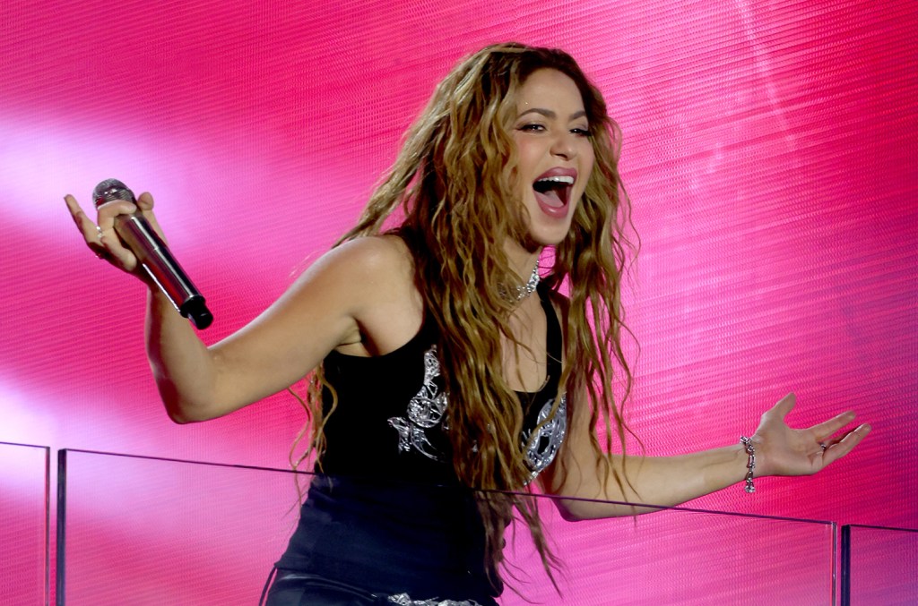 Shakira Takes Over Times Square With Free Pop-up Show – Entertainer.news