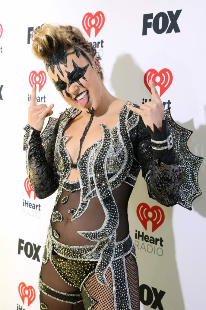 JoJo Siwa debuts goth makeup in sheer catsuit as fans say star is in her '2013 Miley Cyrus era' at iHeartRadio Awards – Cirrkus News