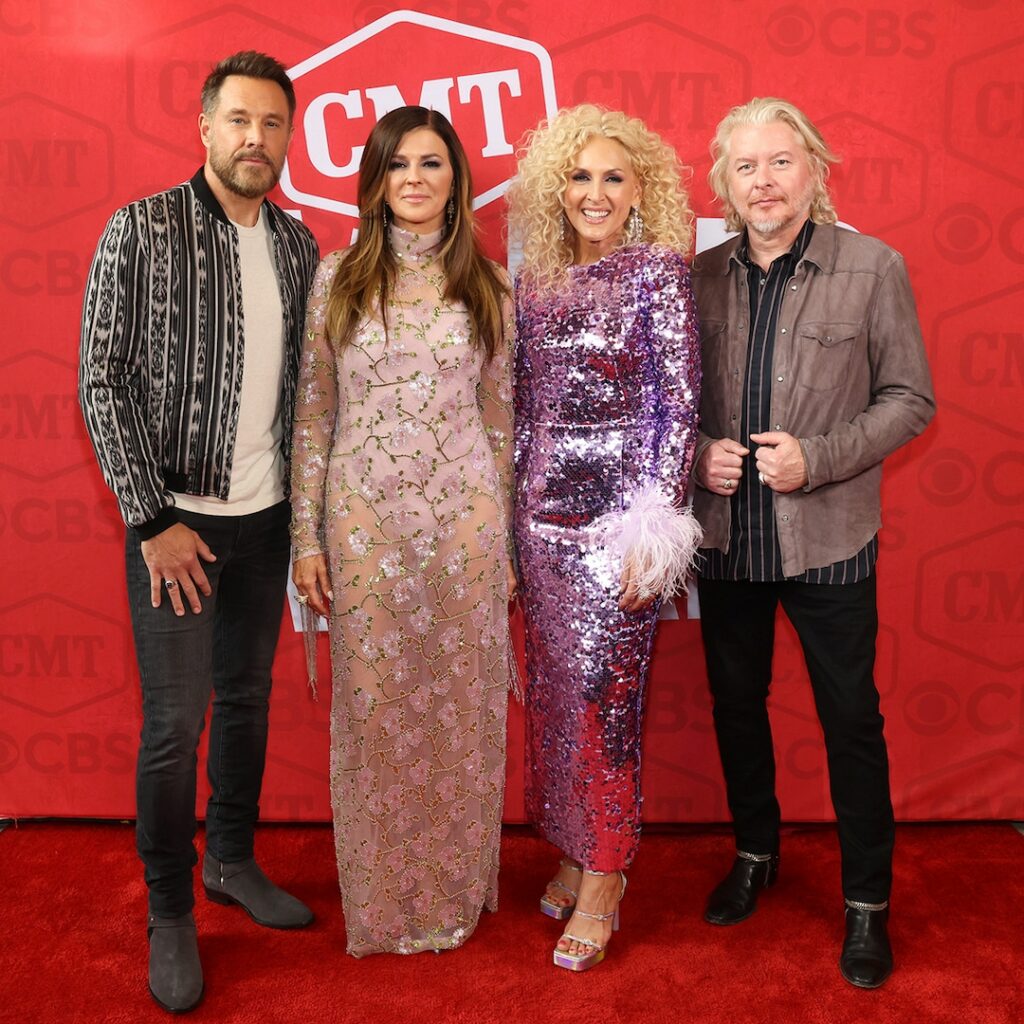 Little Big Town Reveals Taylor Swift’s Surprising Backstage Hobby – E! Online
