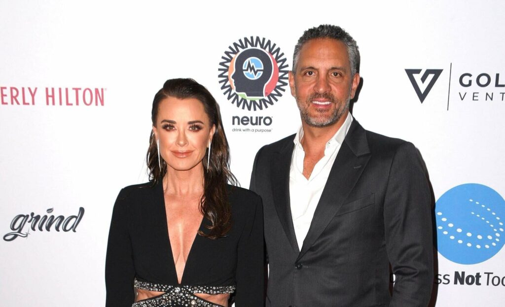 Mauricio Umansky Offers Dating Update and Discusses “Challenges” of Filming Buying Beverly Hills Amid Split From Kyle, Plus Farrah Shares How She and Sisters are Coping